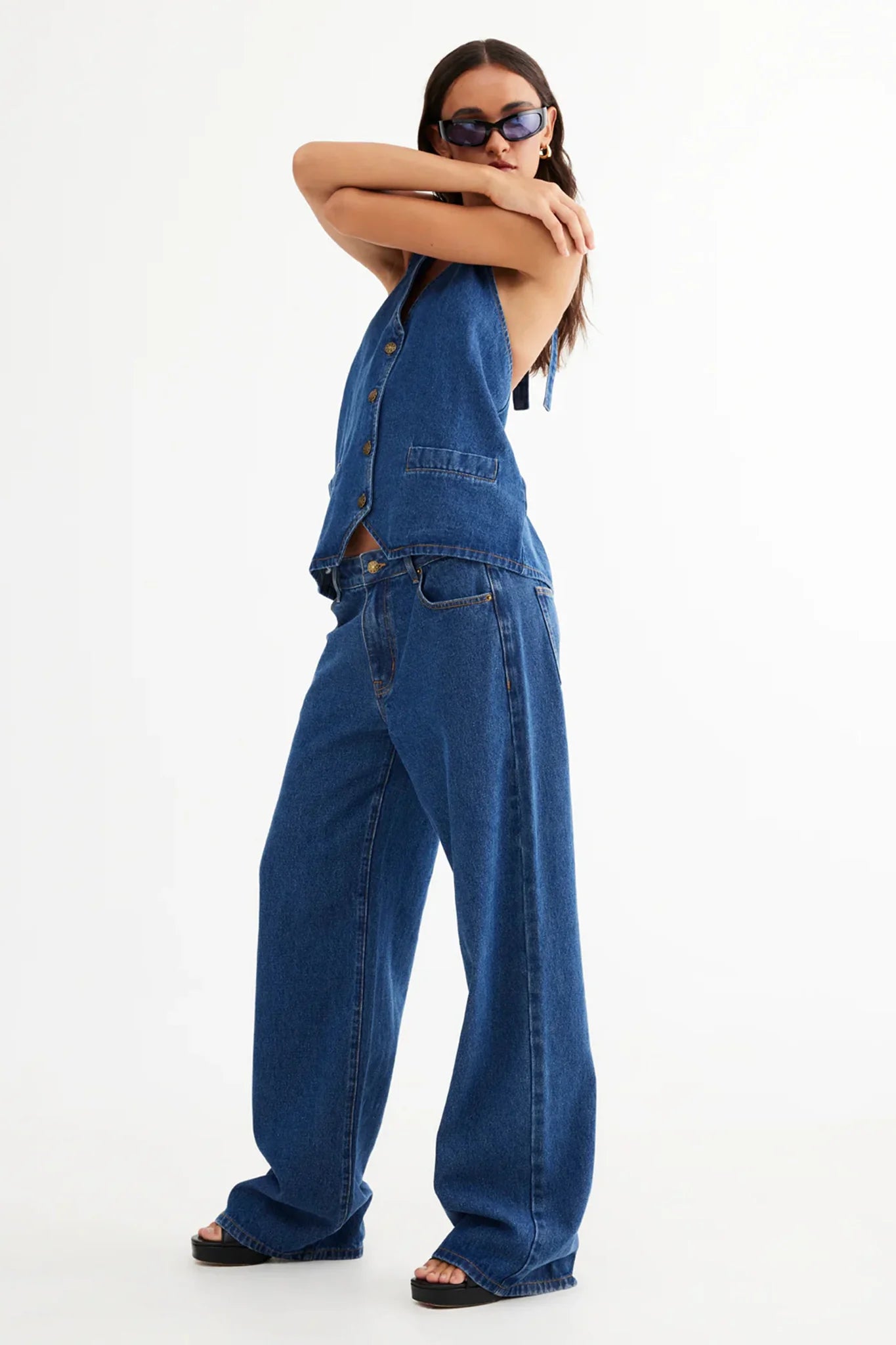 Perssia DenimMuse Two‑Piece Set — Backless Button‑Down Tank & Wide‑Leg Jeans (Women’s Denim Outfit)